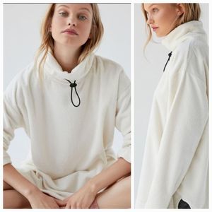 Urban Outfitters Tori Fleece Toggle Turtleneck Sweatshirt Women's Size XS Cream